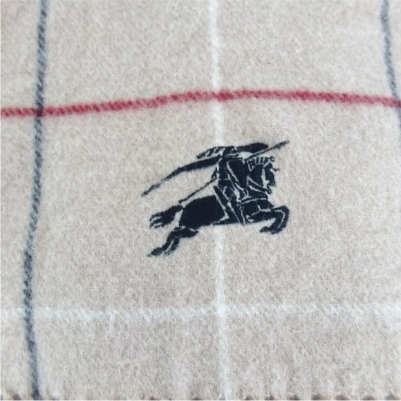 Authentic BURBERRY check pattern large wool wrap - Picture 5 of 8